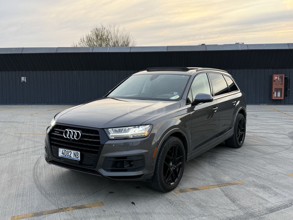 Audi Q7 - фото 1