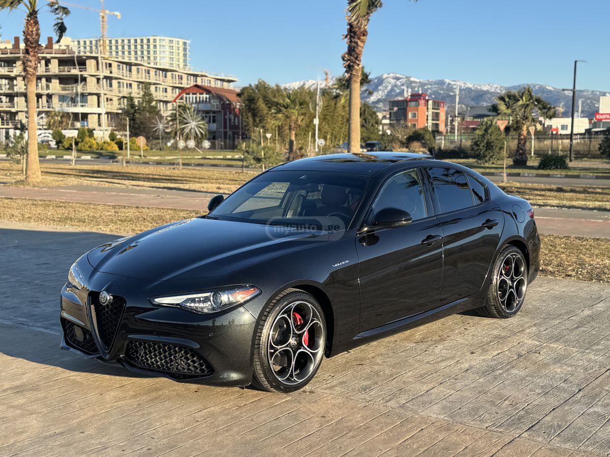 Alfa Romeo Giulia - фото 1