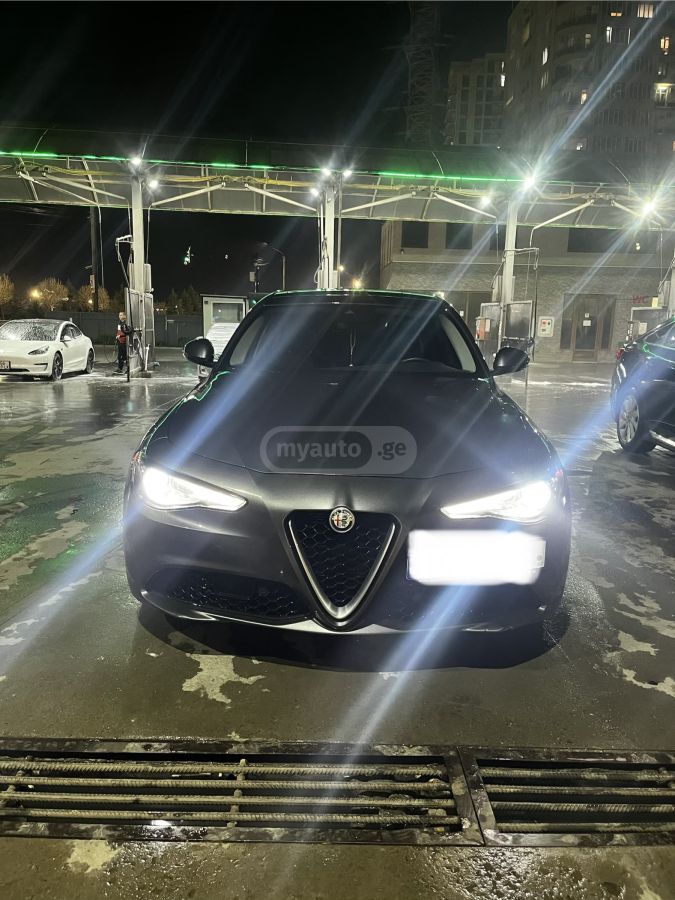 Alfa Romeo Giulia - фото 1