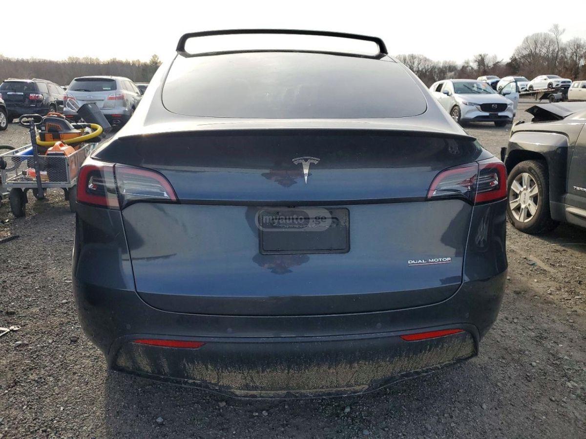 Tesla Model Y - фото 6