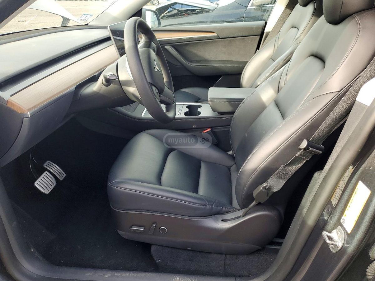 Tesla Model Y - фото 7