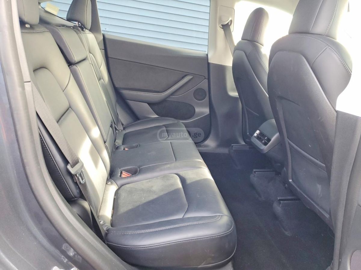 Tesla Model Y - фото 9
