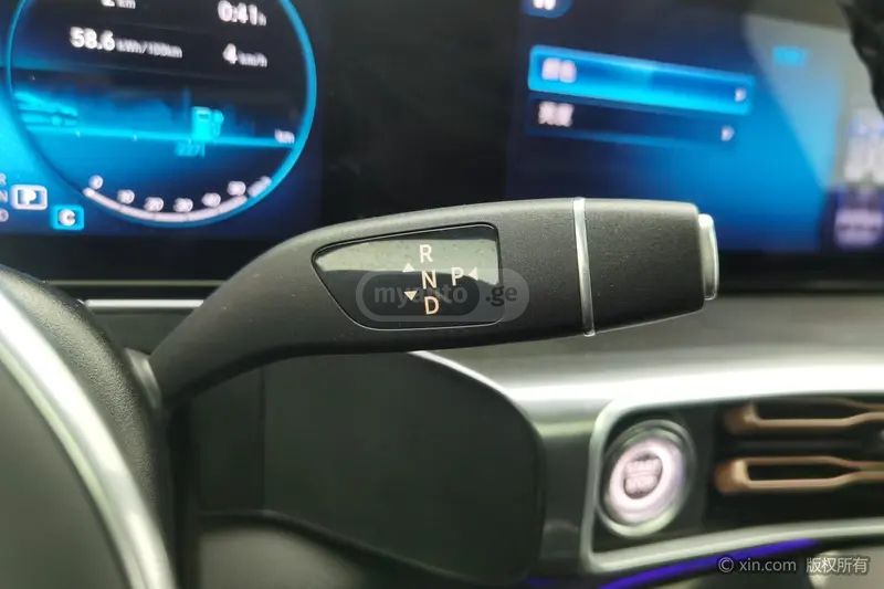 Mercedes-Benz EQC 2020 — миниатюра 10