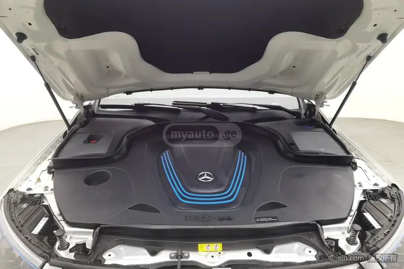 Mercedes-Benz EQC 2020 — миниатюра 6