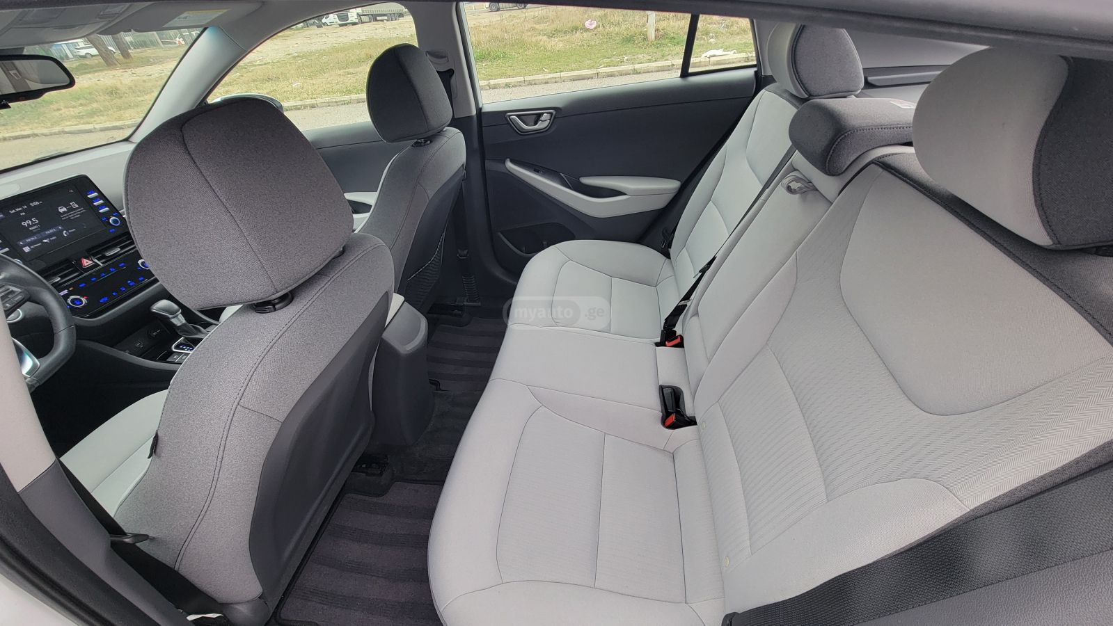 Hyundai Plug-in hybrid — миниатюра 11