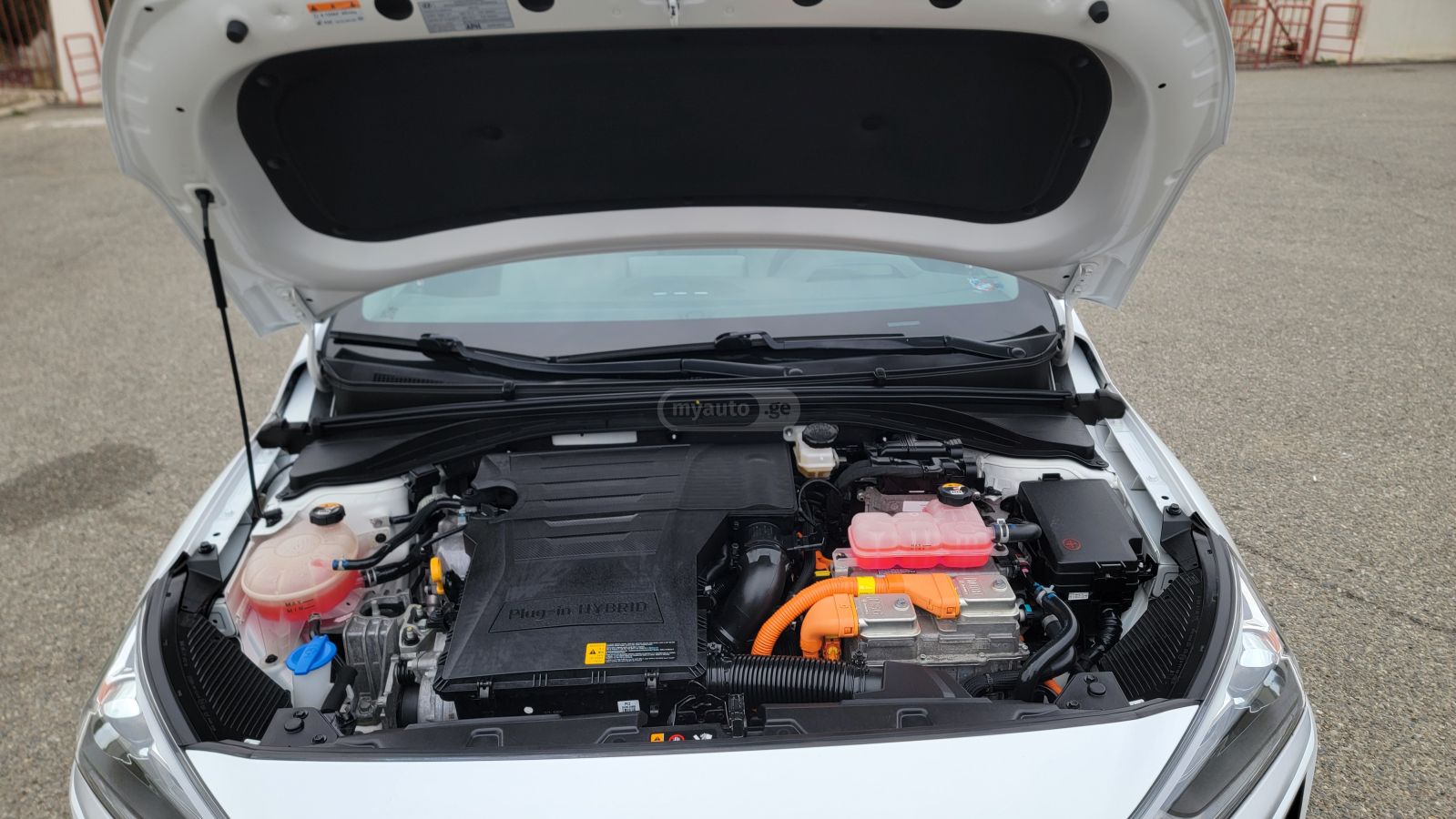 Hyundai Plug-in hybrid — миниатюра 7