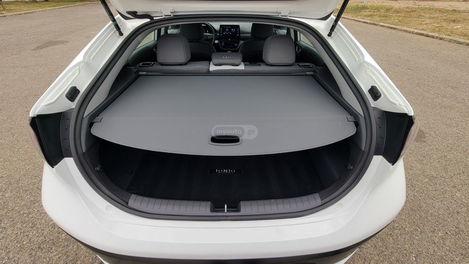 Hyundai Plug-in hybrid — миниатюра 8