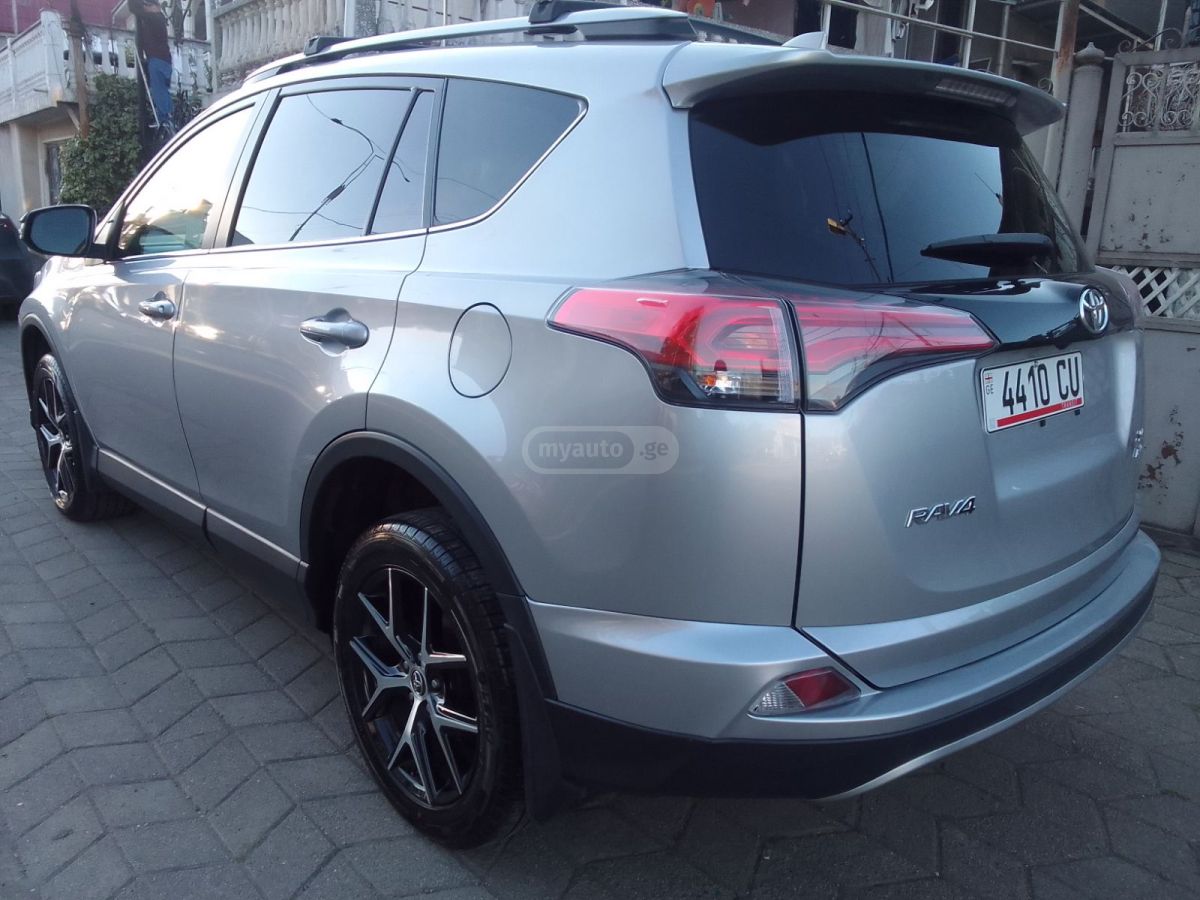 Toyota RAV 4 - фото 4