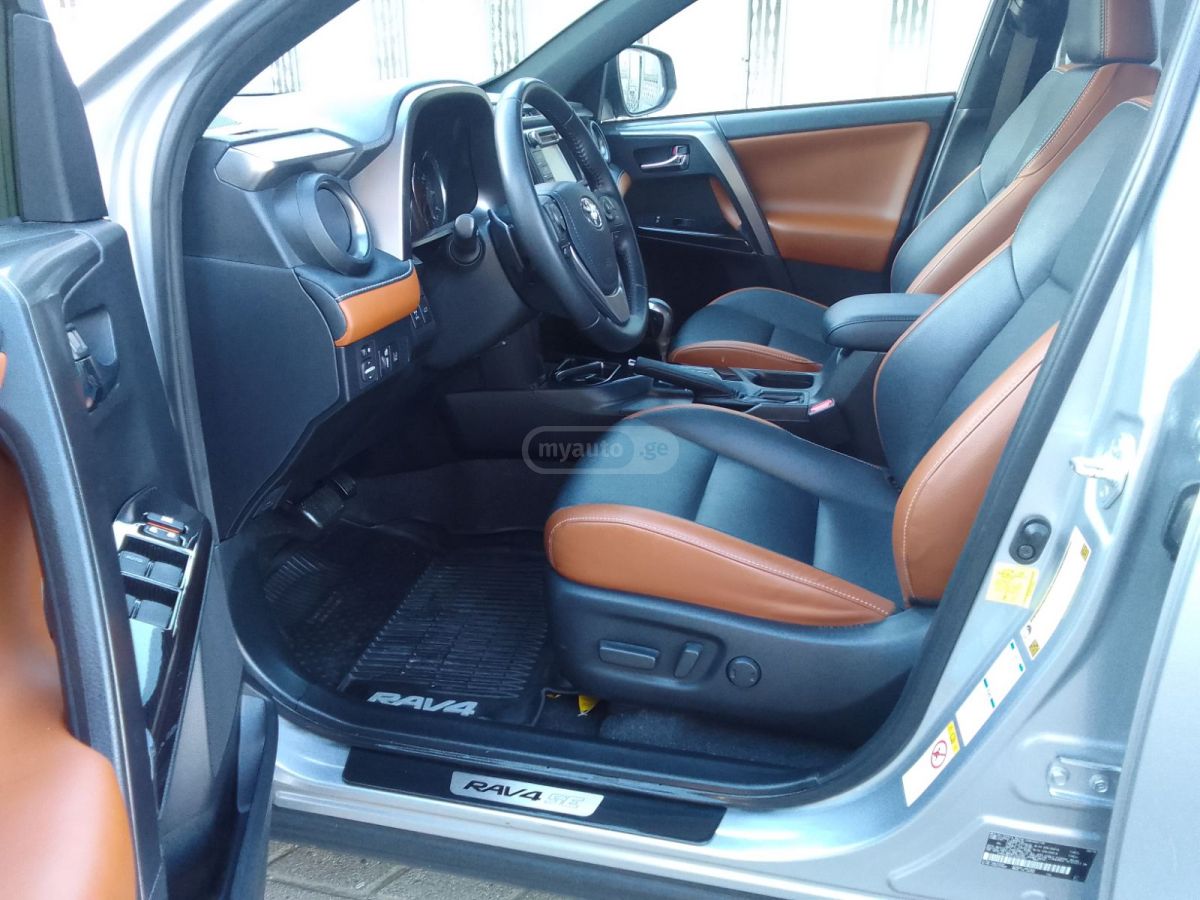 Toyota RAV 4 - фото 6