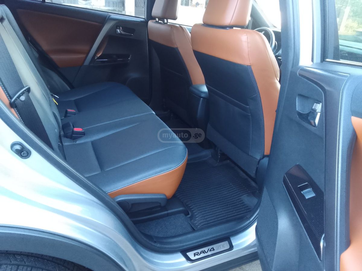 Toyota RAV 4 - фото 7