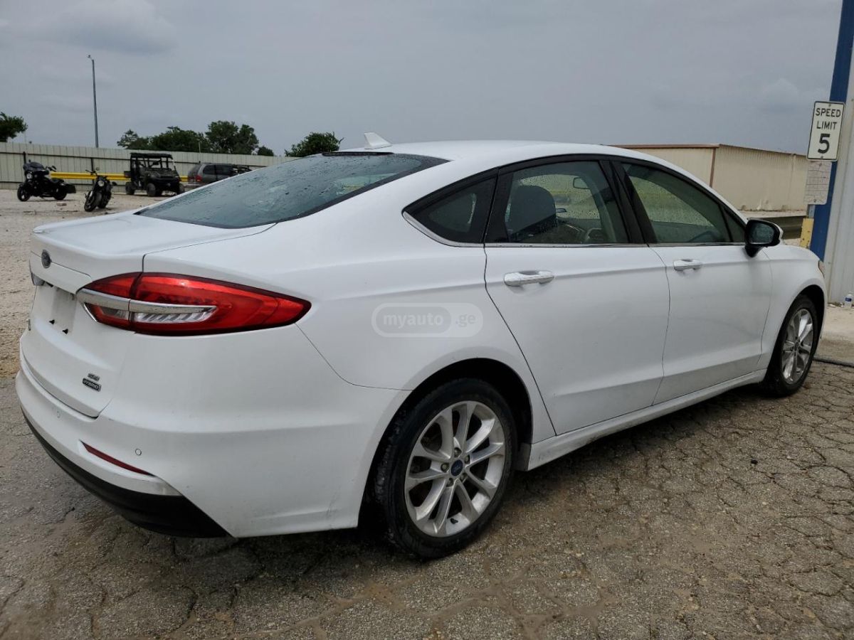 Ford Fusion - фото 3