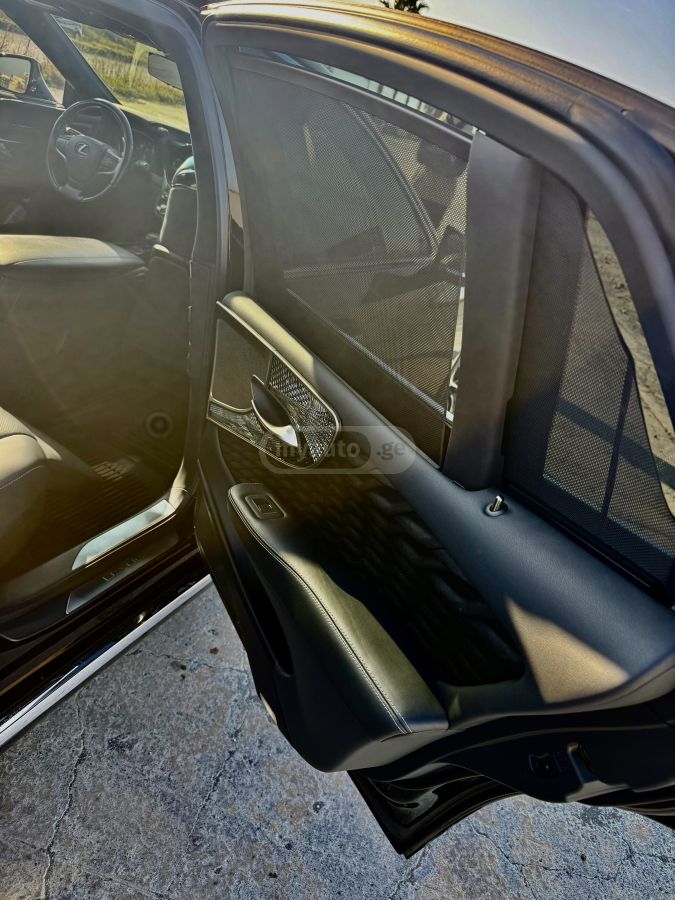 Lexus LS 500 - фото 10