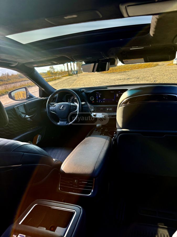 Lexus LS 500 - фото 11