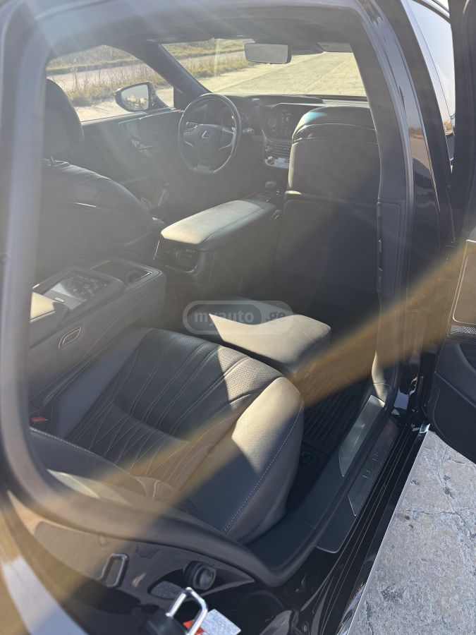 Lexus LS 500 - фото 8