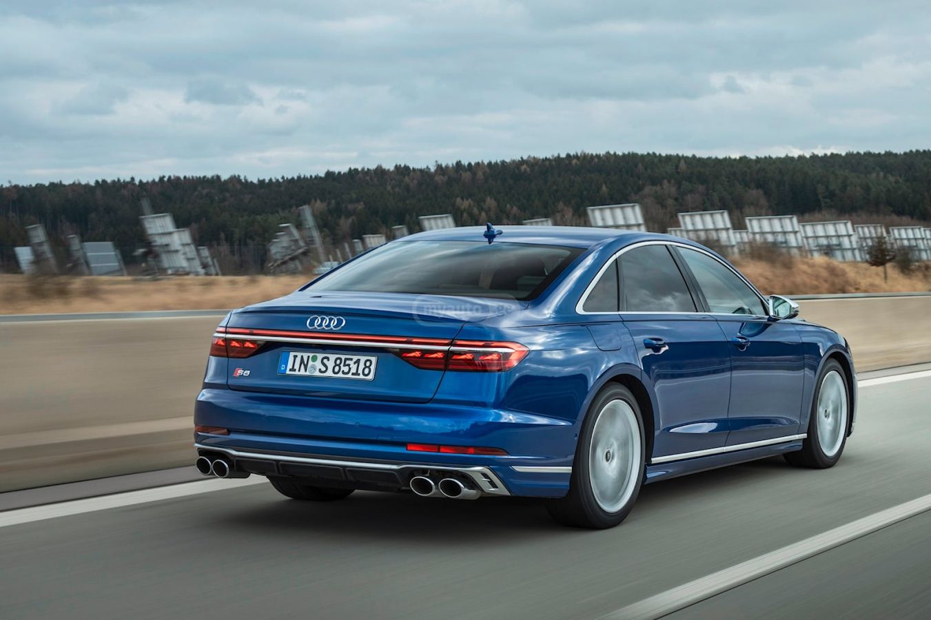 Toyota Camry - фото 1
