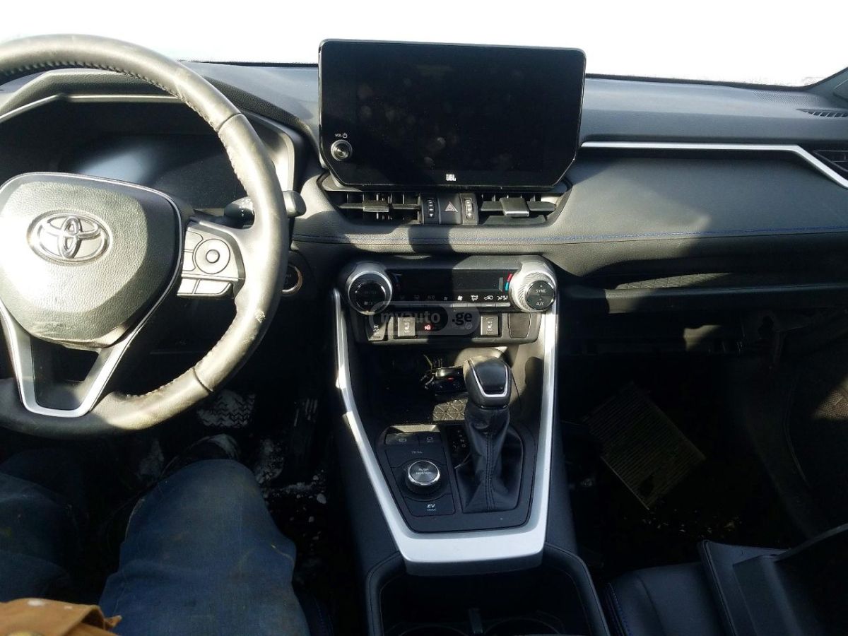 Toyota RAV 4 - фото 8