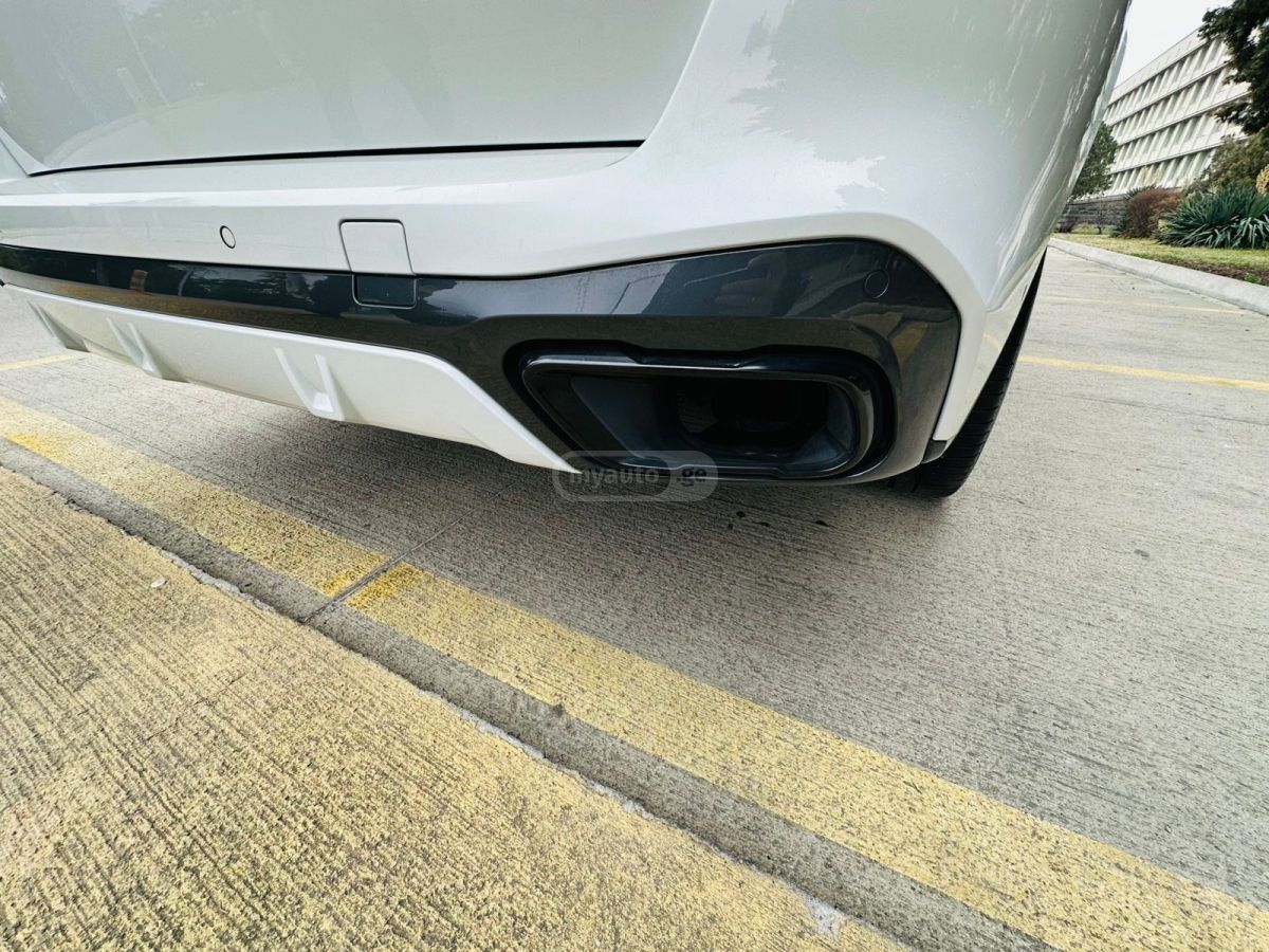 BMW sDrive40i 4dr 4x2 Sports Activ — миниатюра 10