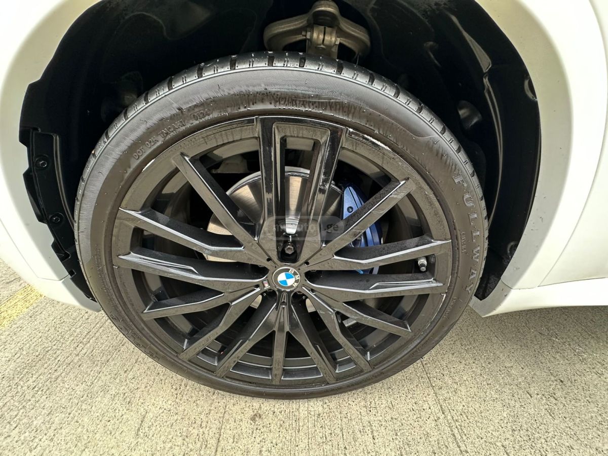 BMW sDrive40i 4dr 4x2 Sports Activ — миниатюра 9