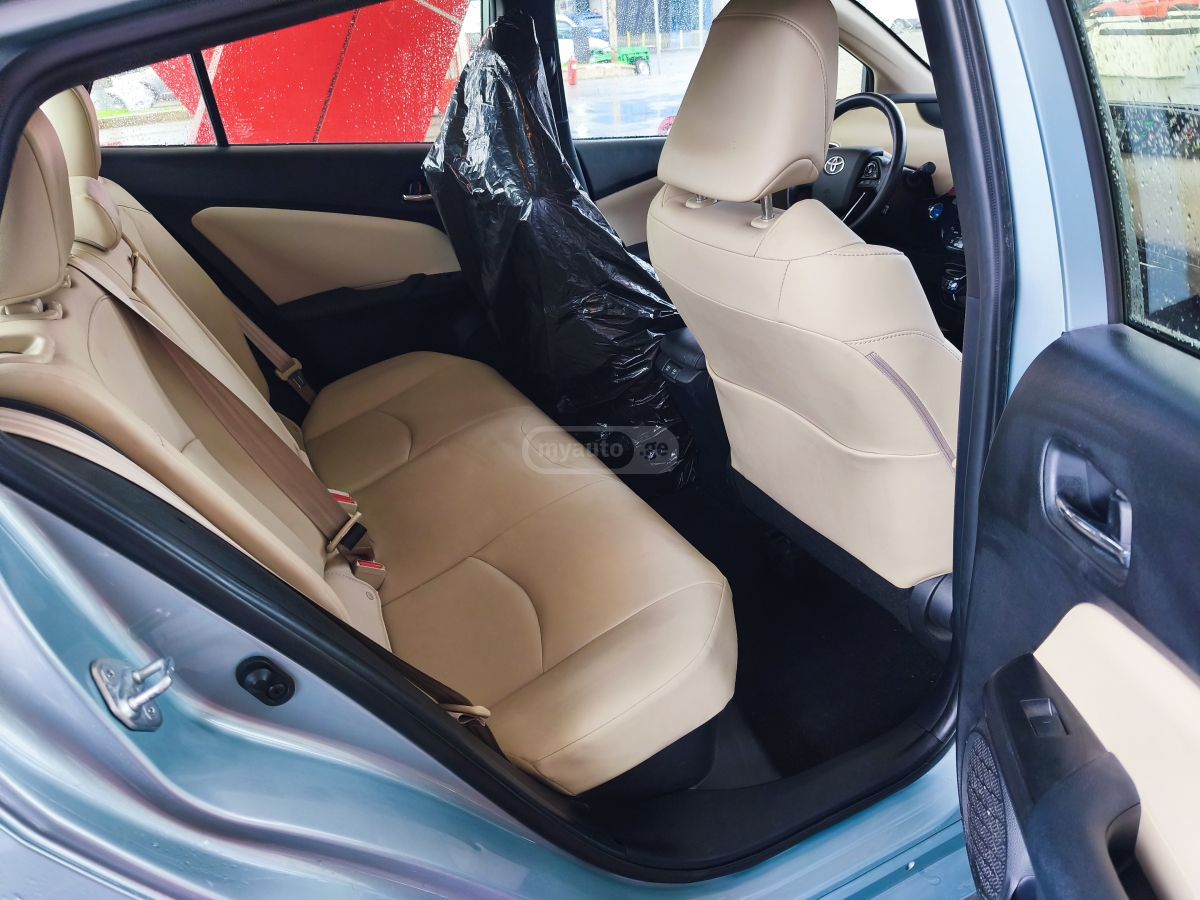 Toyota XLE 5dr Front-Wheel Drive Hatc — миниатюра 11