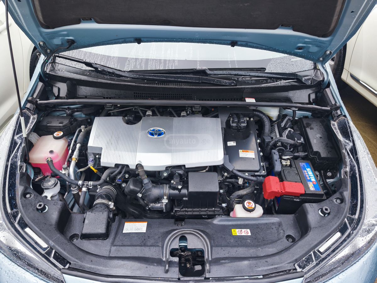 Toyota XLE 5dr Front-Wheel Drive Hatc — миниатюра 13