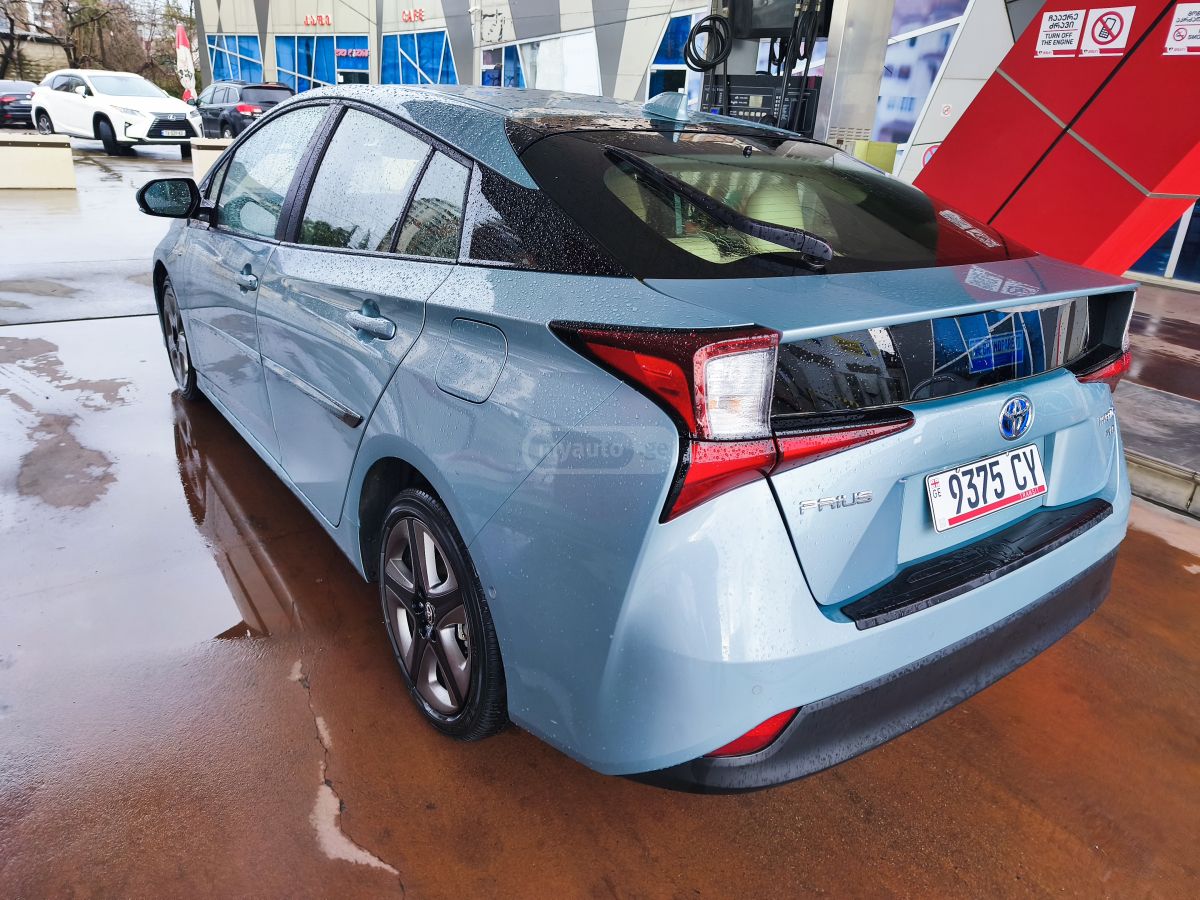 Toyota XLE 5dr Front-Wheel Drive Hatc — миниатюра 3