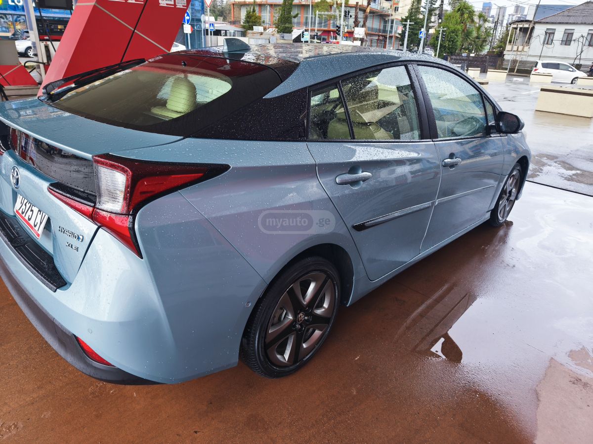 Toyota XLE 5dr Front-Wheel Drive Hatc — миниатюра 4