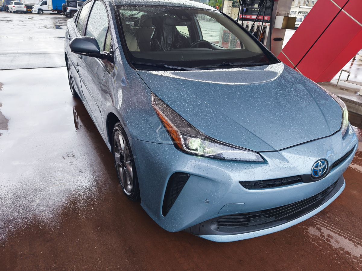 Toyota XLE 5dr Front-Wheel Drive Hatc — миниатюра 5