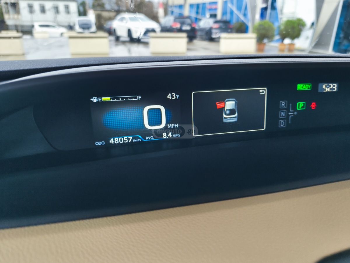 Toyota XLE 5dr Front-Wheel Drive Hatc — миниатюра 8