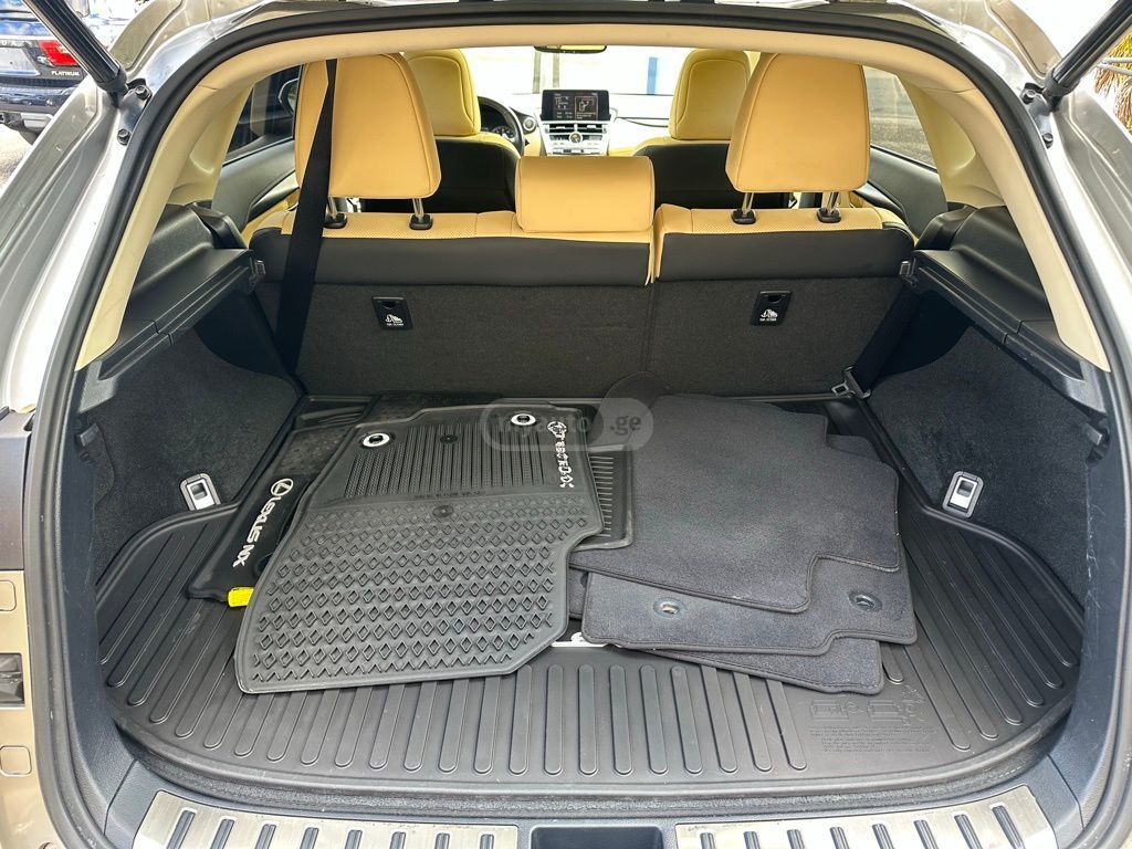 Lexus NX 300 - фото 12