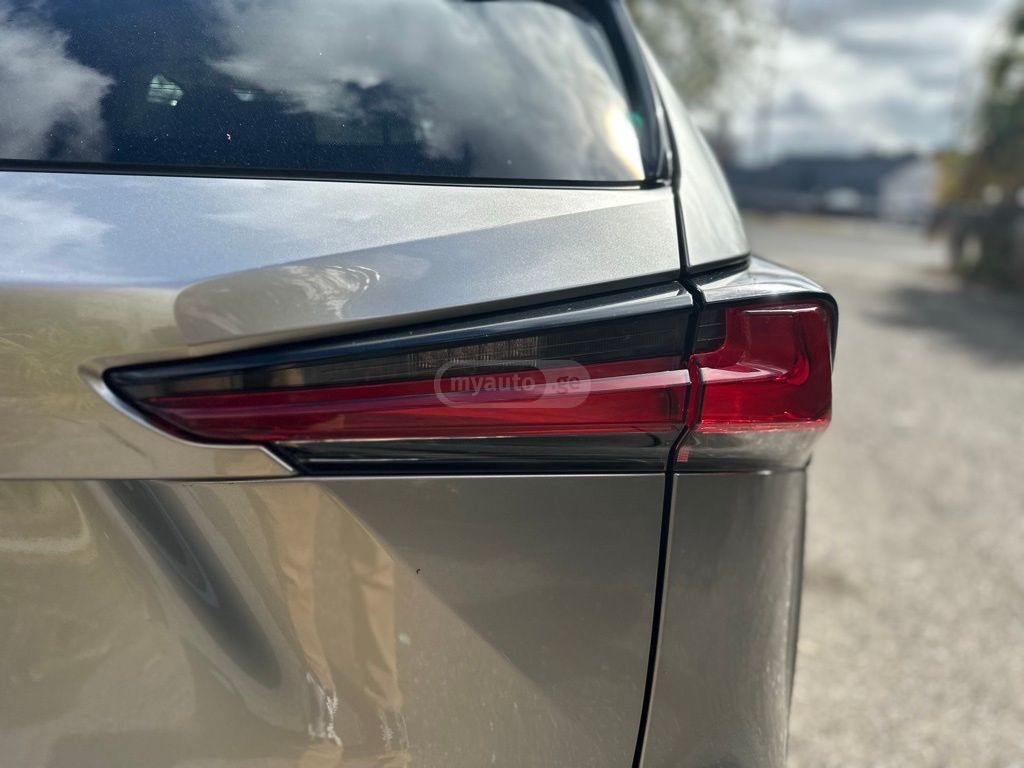 Lexus NX 300 - фото 8