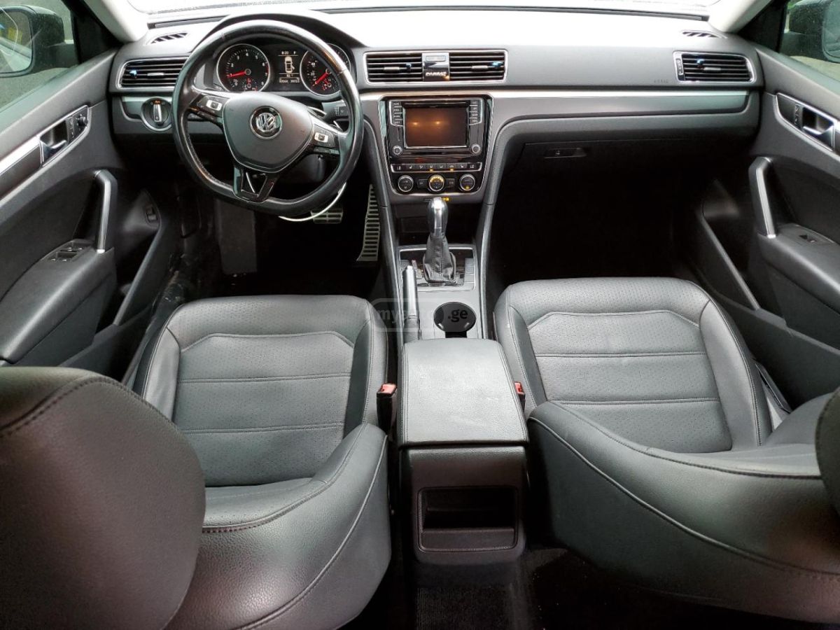 Volkswagen Passat - фото 8