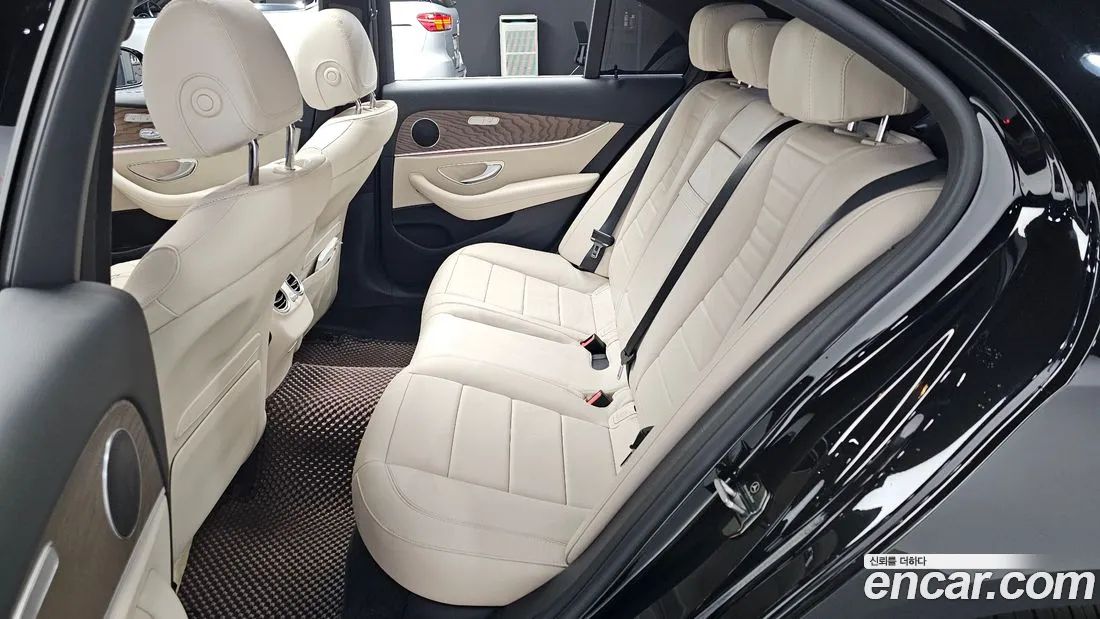 Mercedes-Benz E53 AMG - фото 12