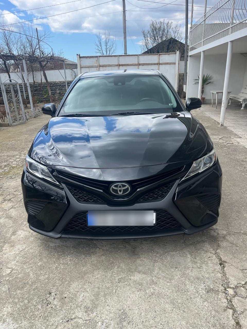 Toyota Camry - фото 1