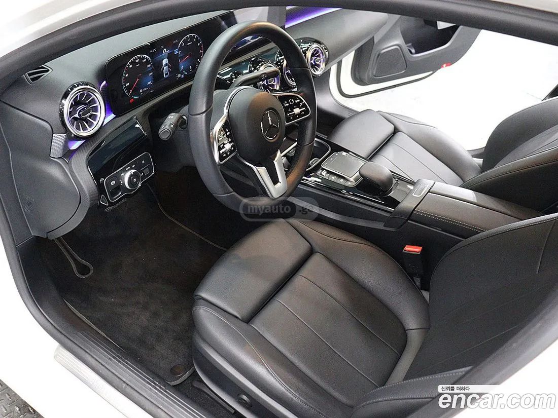 Mercedes-Benz A 45 AMG 2022 — миниатюра 10