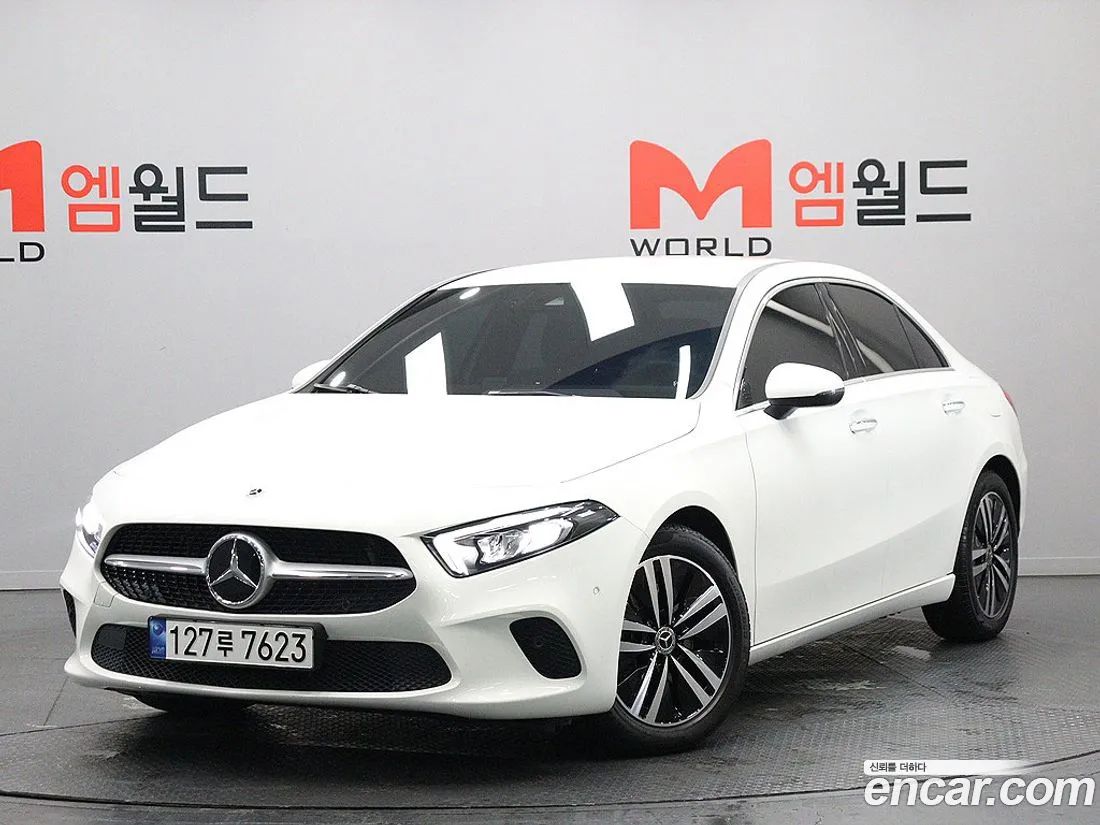 Mercedes-Benz A 45 AMG 2022 — миниатюра 11