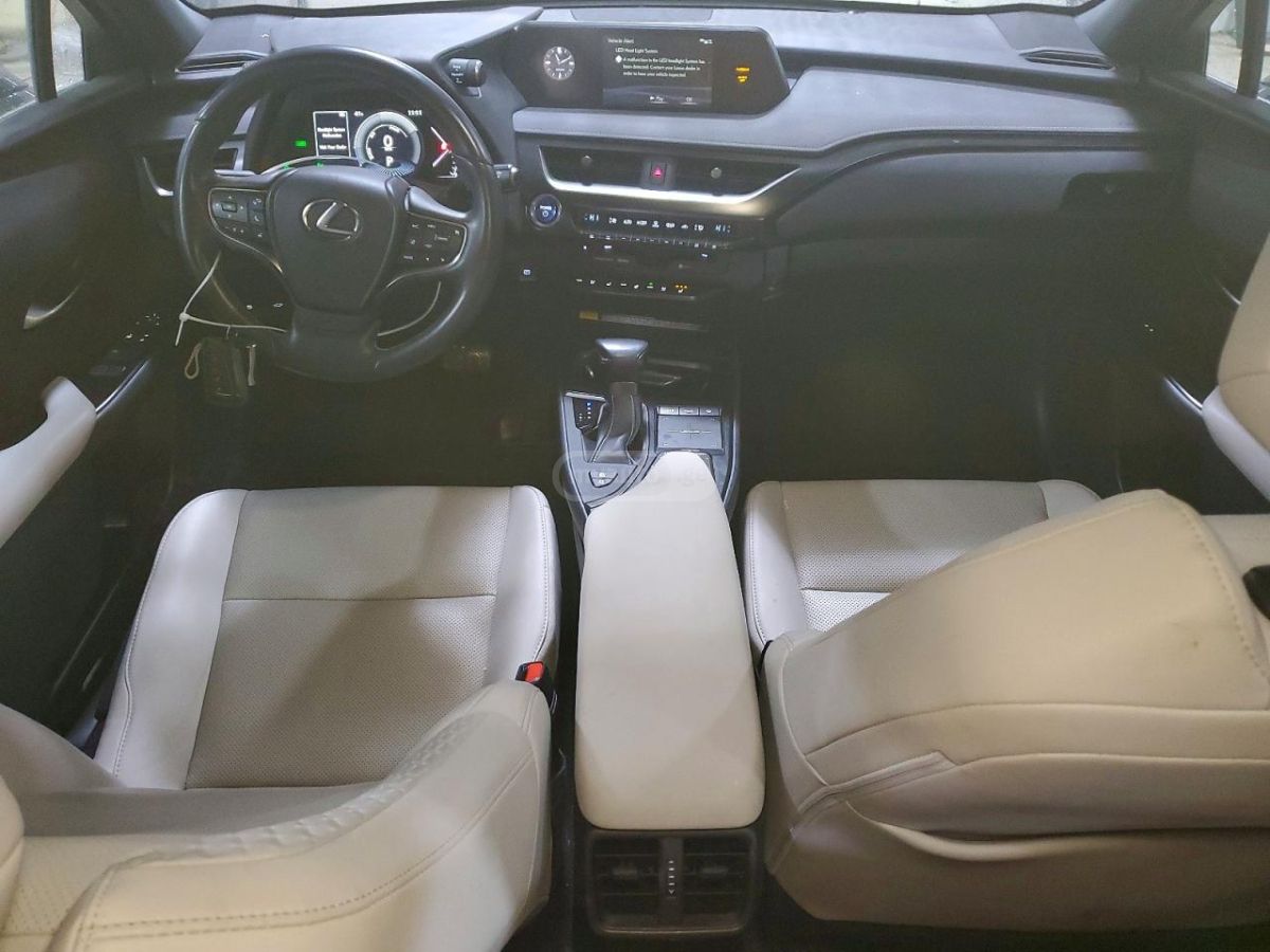 Lexus UX - фото 3