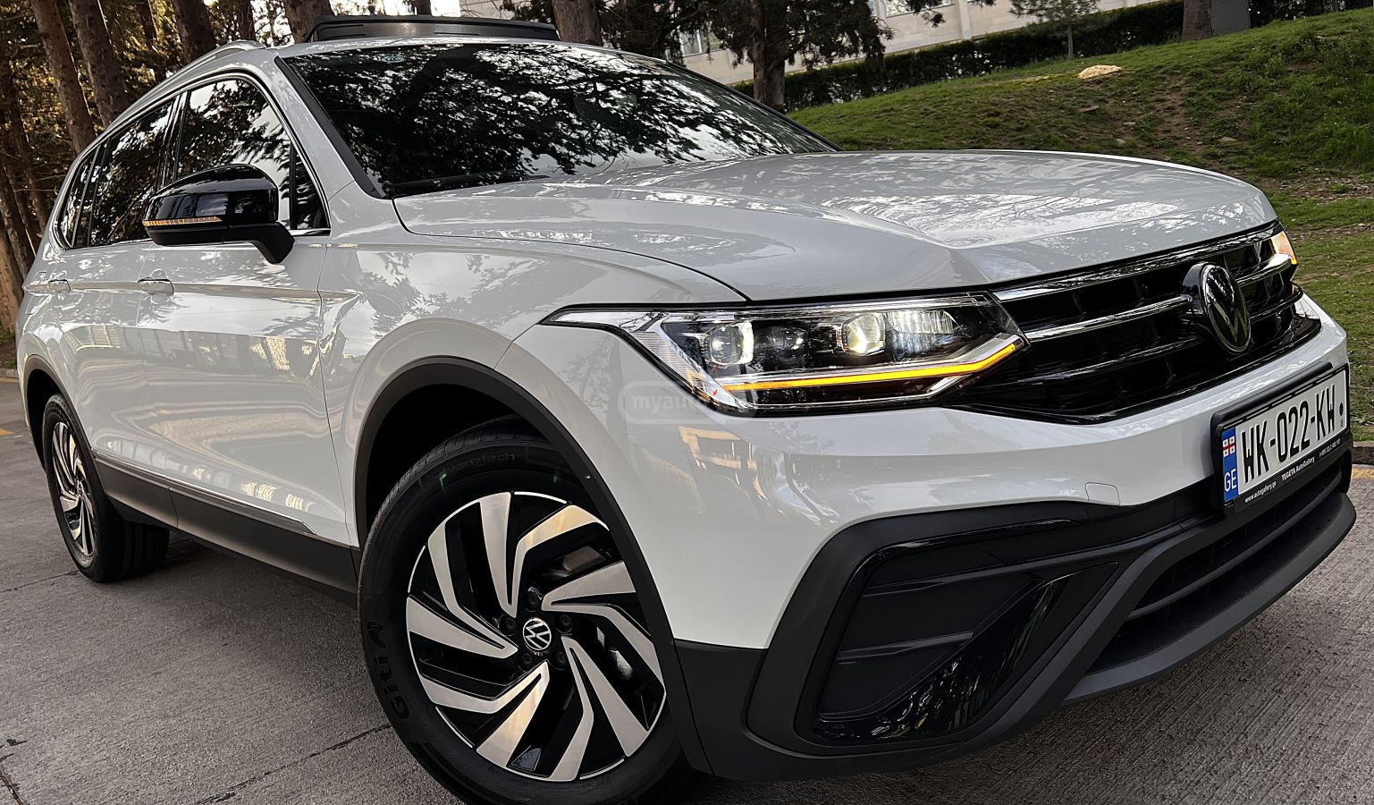 Volkswagen Tiguan - фото 1