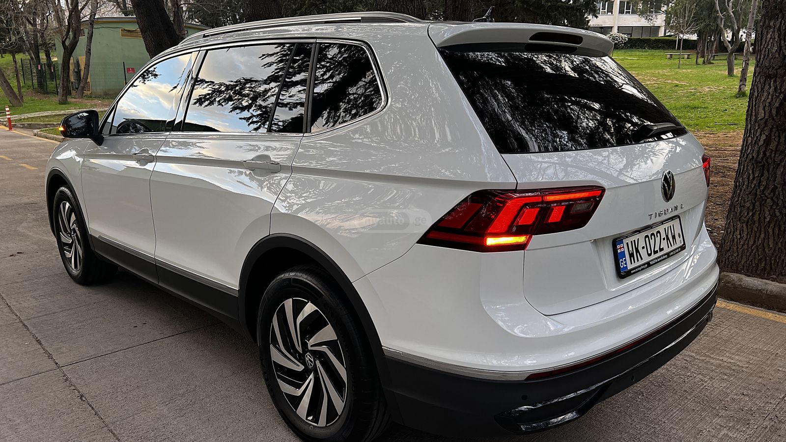 Volkswagen Tiguan - фото 4