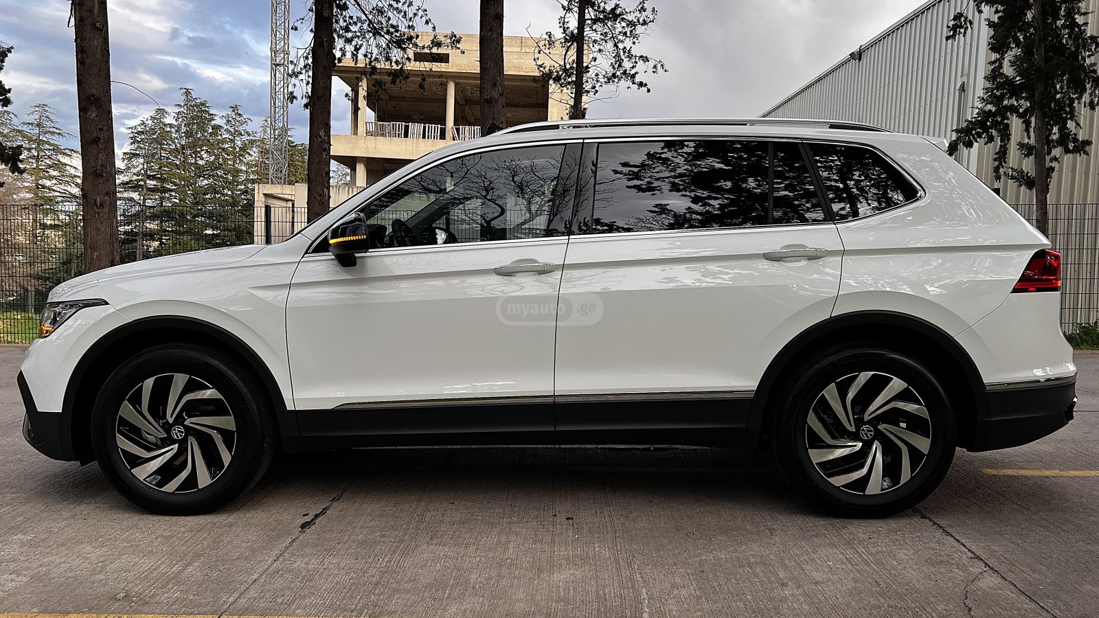 Volkswagen Tiguan - фото 8
