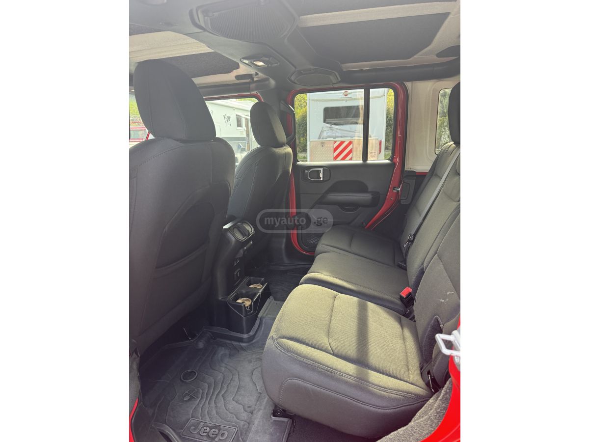 Jeep Wrangler - фото 10