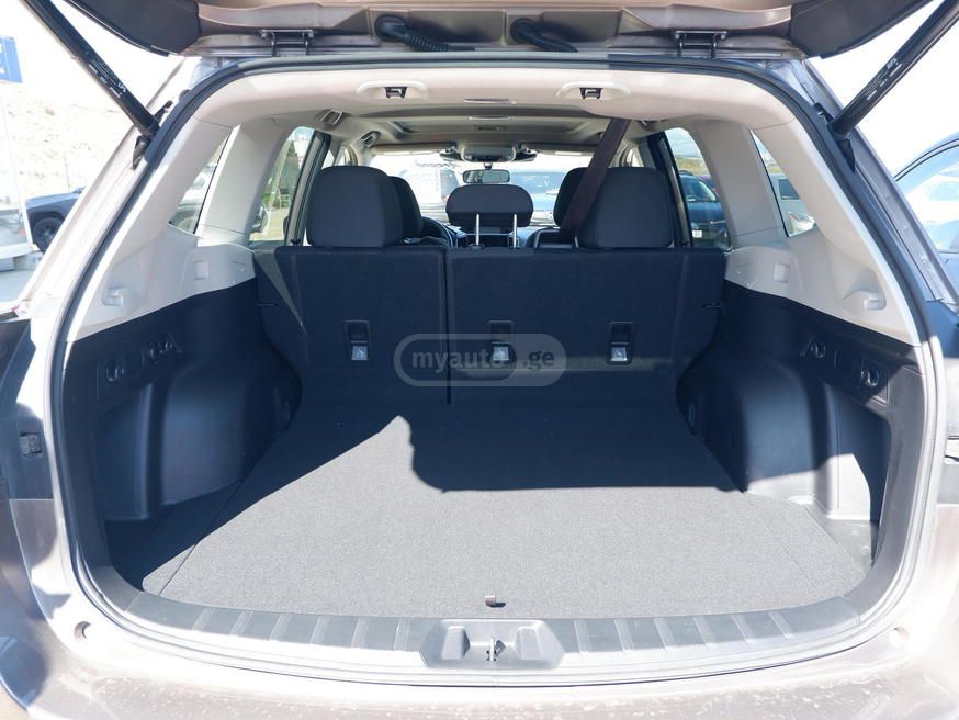 Subaru Premium 4dr All-Wheel Drive CV — миниатюра 11