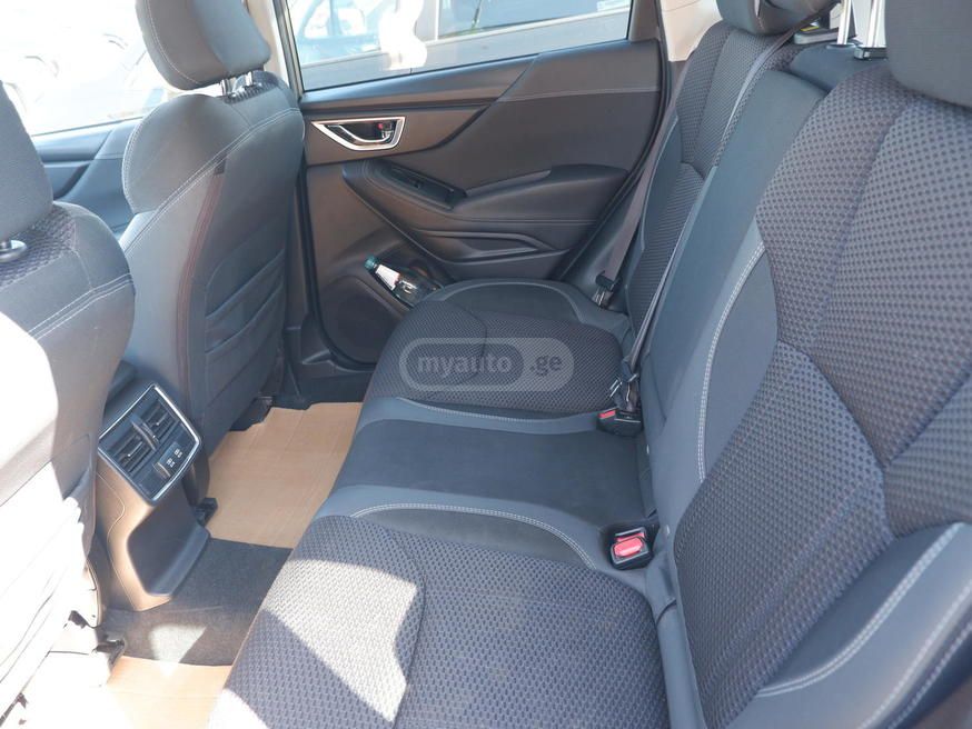 Subaru Premium 4dr All-Wheel Drive CV — миниатюра 9