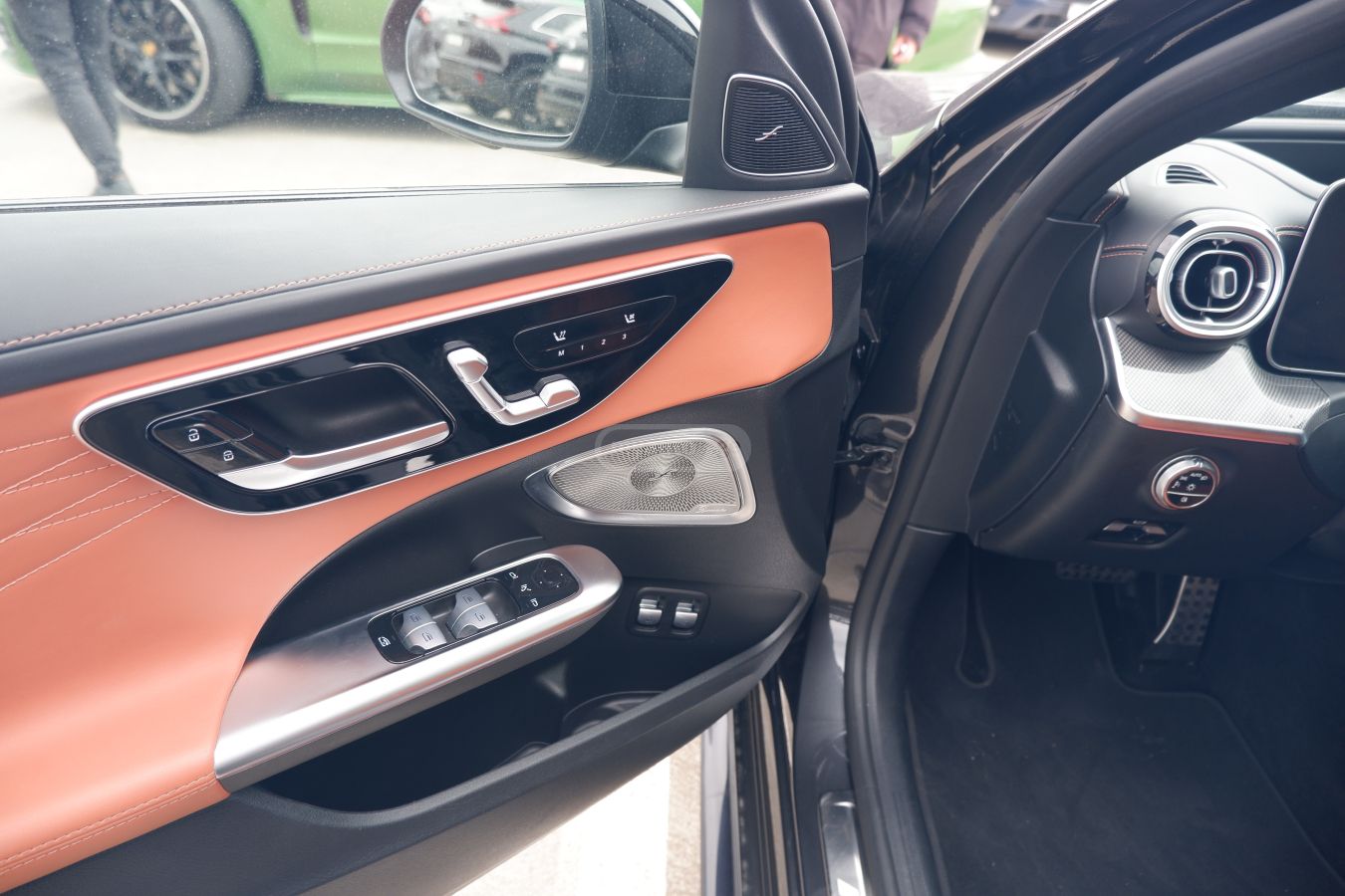 Mercedes-Benz C 63 AMG - фото 12