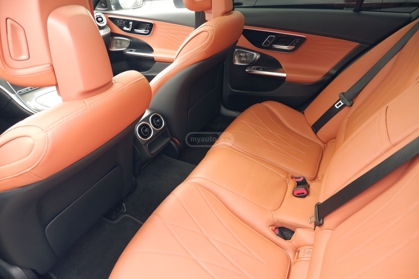 Mercedes-Benz C 63 AMG - фото 7