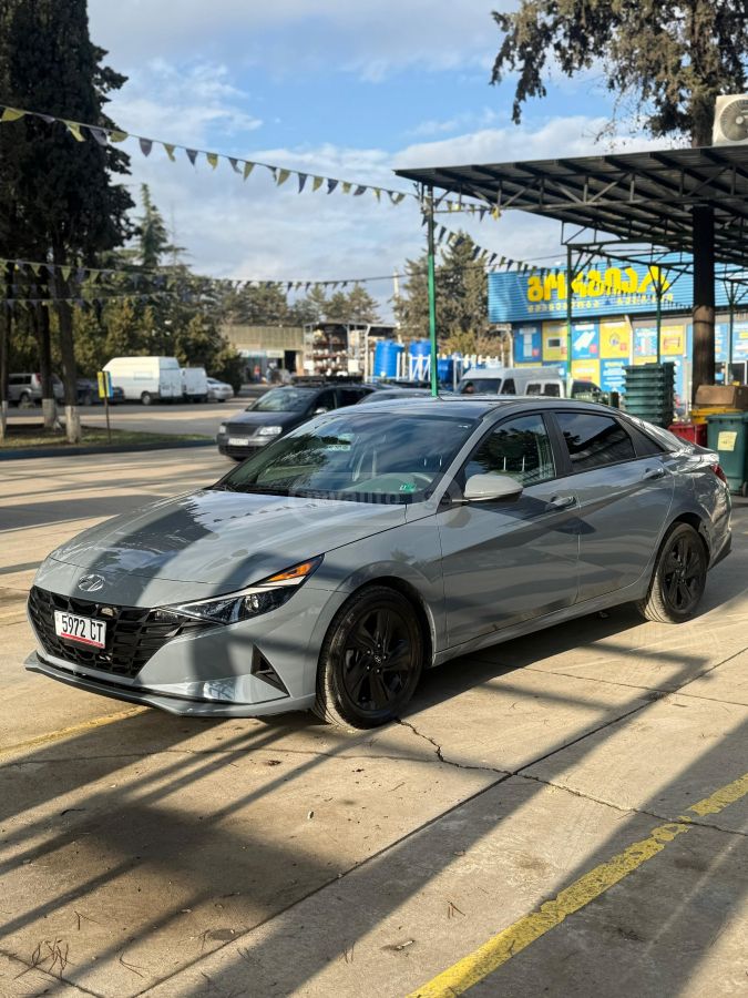 Hyundai Elantra - фото 1