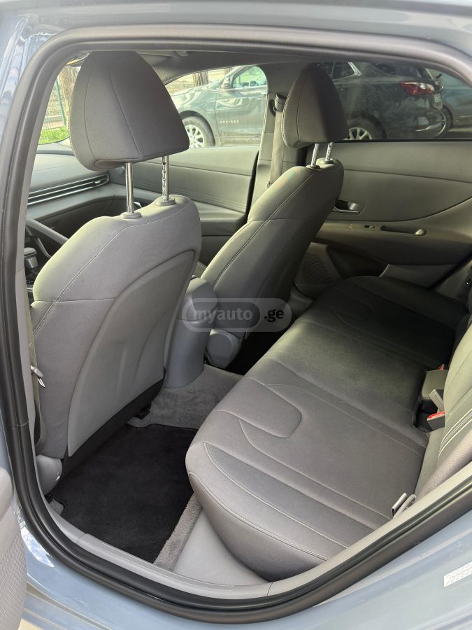 Hyundai Elantra - фото 14