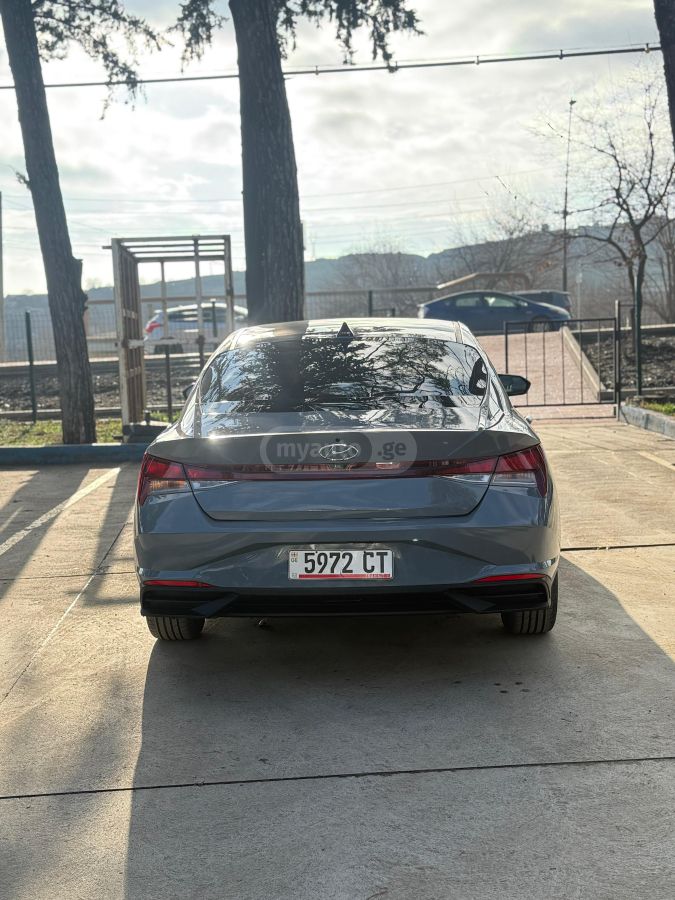 Hyundai Elantra - фото 3