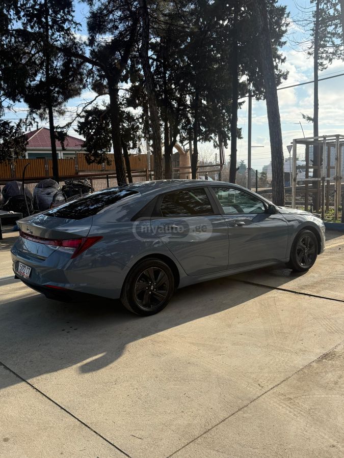 Hyundai Elantra - фото 8