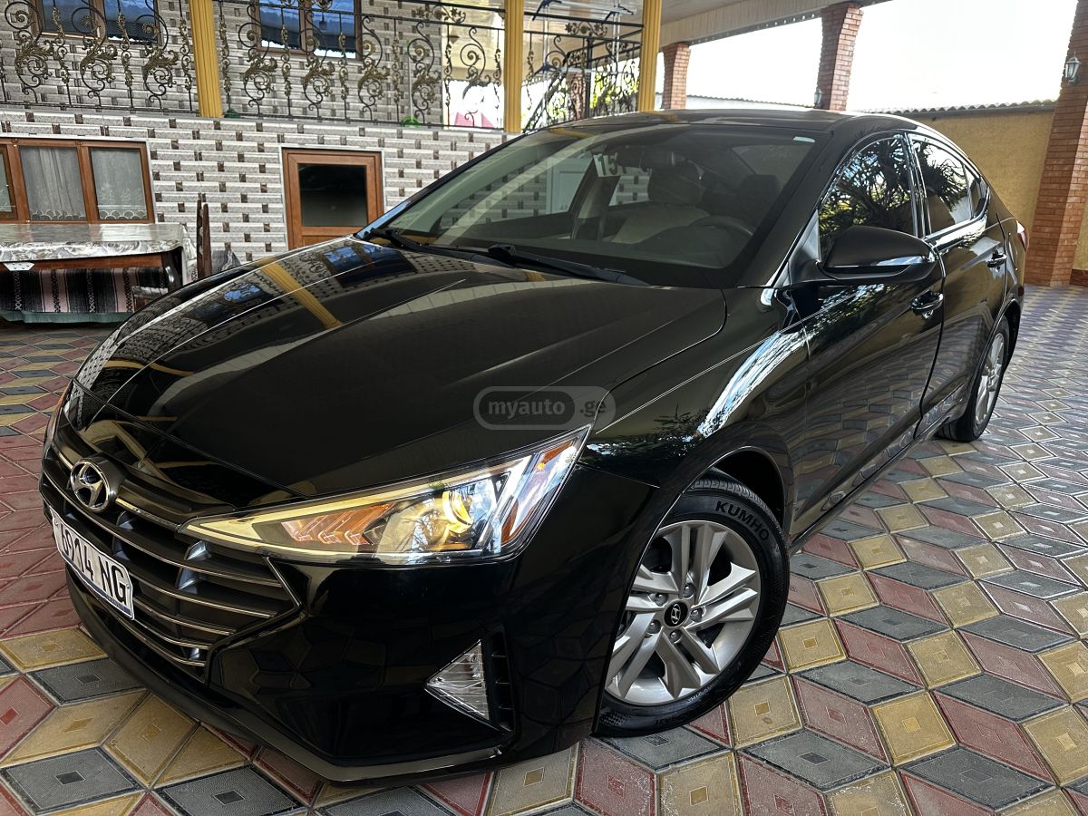 Hyundai Elantra - фото 1