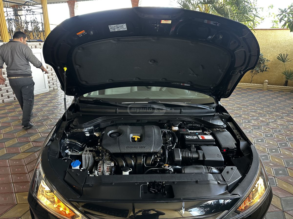Hyundai Elantra - фото 12